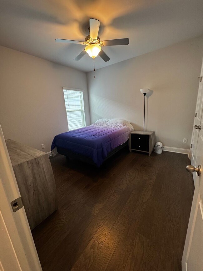 Building Photo - Newly build full furnished 3 bed 2 bath ho...