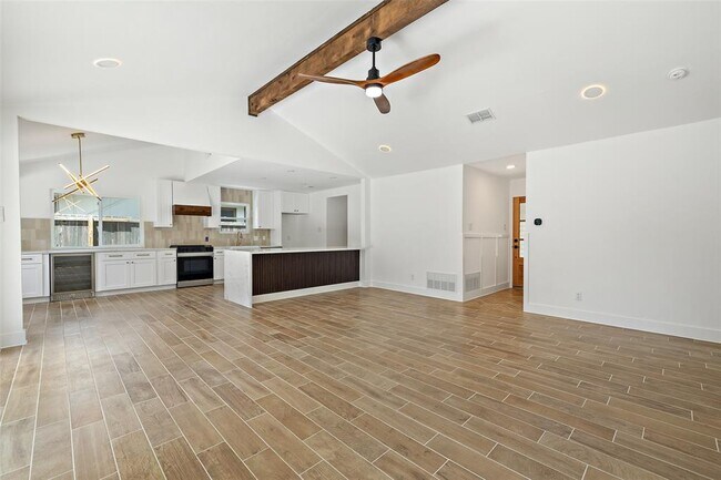 Building Photo - 1111 Spearson Ln