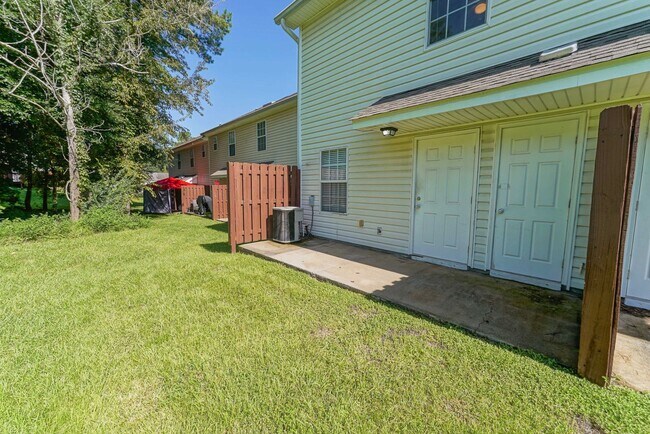 Building Photo - UPDATED 2 Bed / 2 Bath with LOFT in Summer...