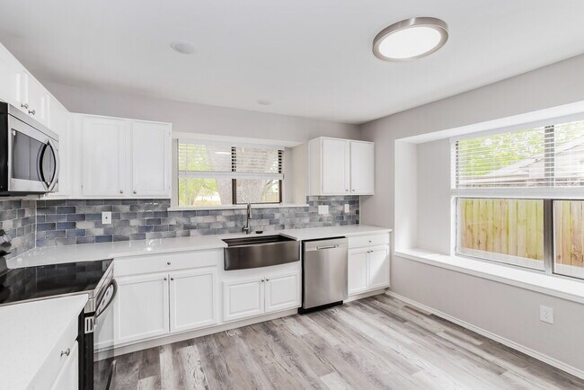 Building Photo - 6340 Canyon Cir