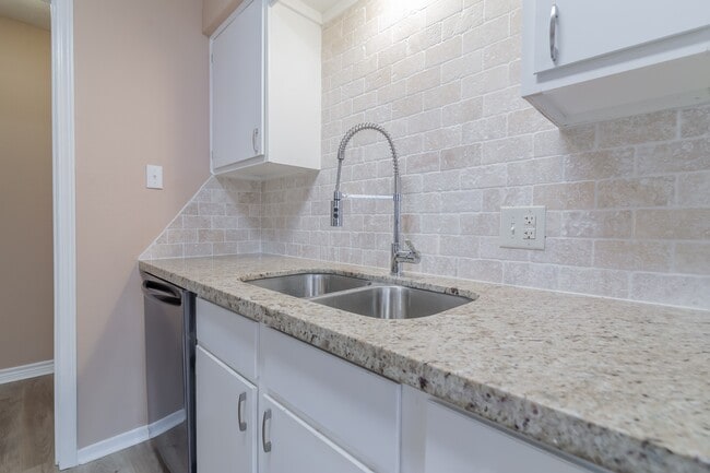 Building Photo - 510 Alison St