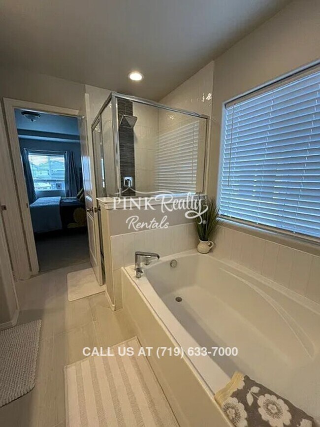 Building Photo - 9656 Feathergrass Dr