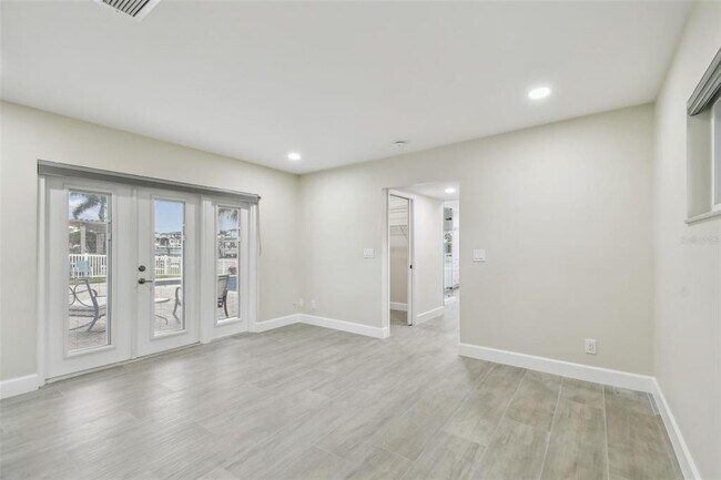 Building Photo - 3938 Versailles Dr