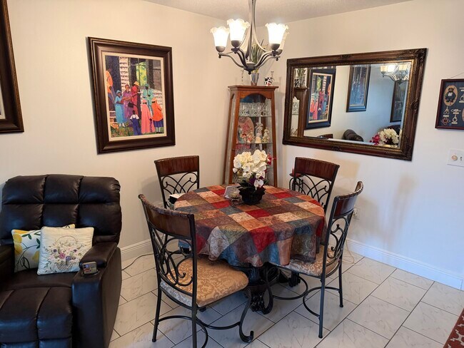 Building Photo - 502 Davis Rd