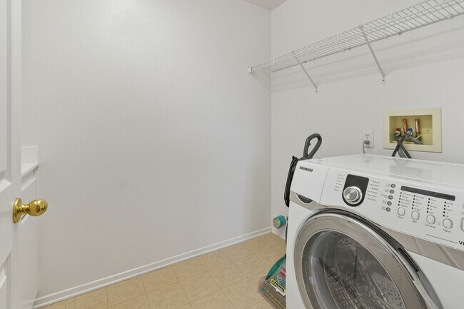 Building Photo - 46433 Vianne Ct