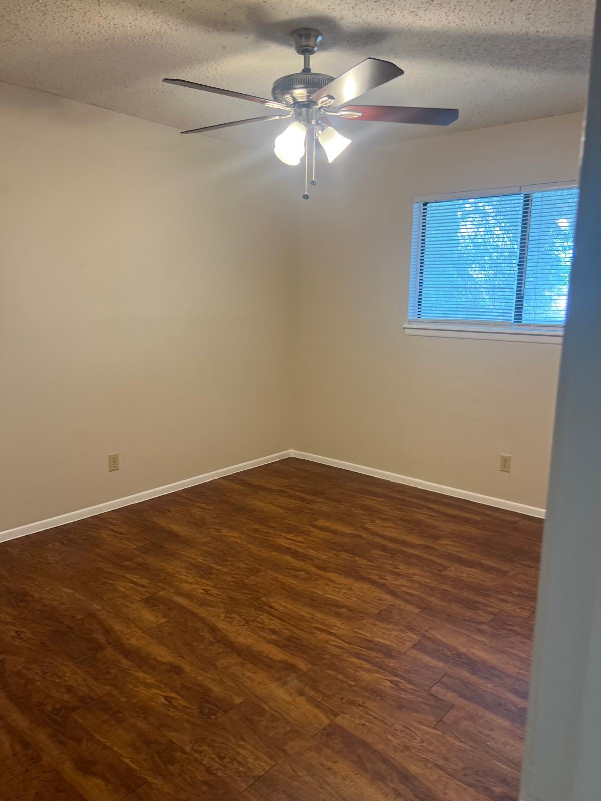 Building Photo - 909B Castle Heights Dr