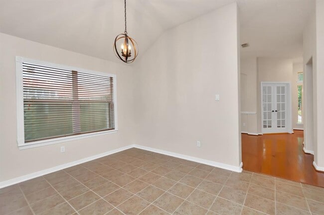 Building Photo - 16510 Bluff Springs Dr