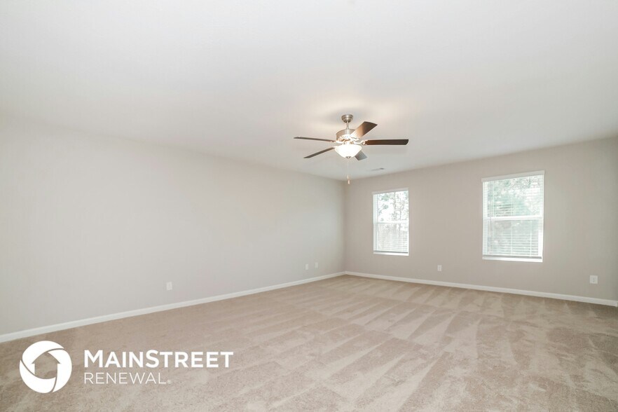 Building Photo - 523 Firethorn Ct