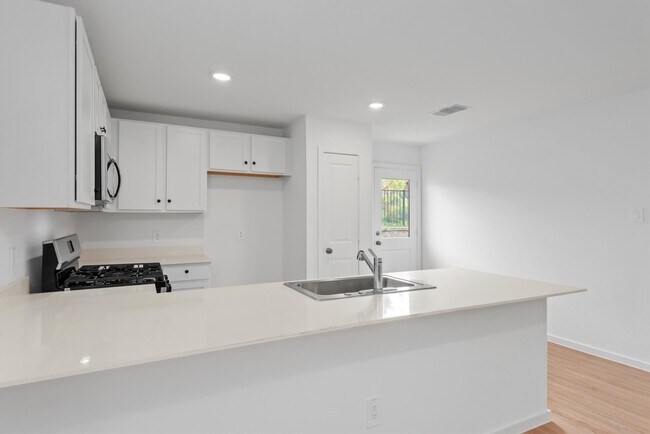 Building Photo - 1525 San Sebastien Dr