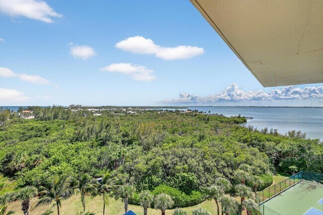 Building Photo - 801 S Ocean Dr