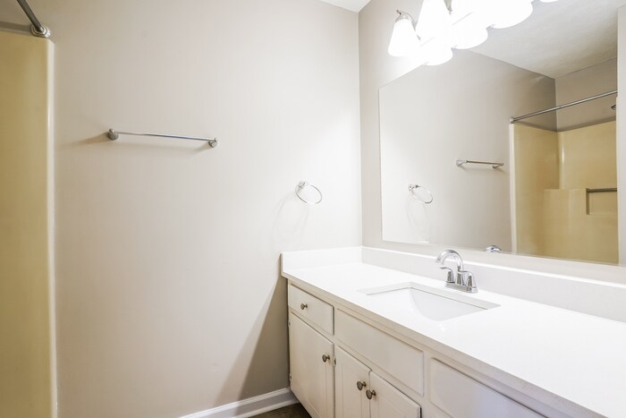 Building Photo - 105 Bordeaux Ct