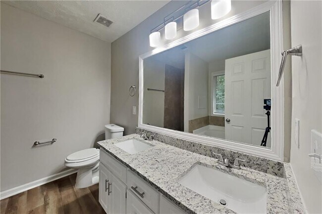 Building Photo - 3013 Rockview Dr