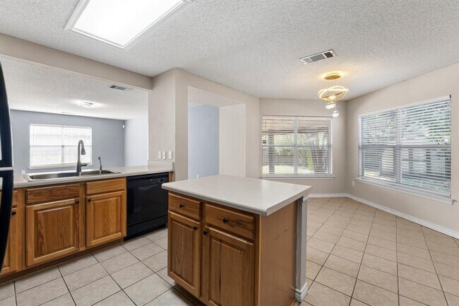 Building Photo - 1704 Matagorda Dr