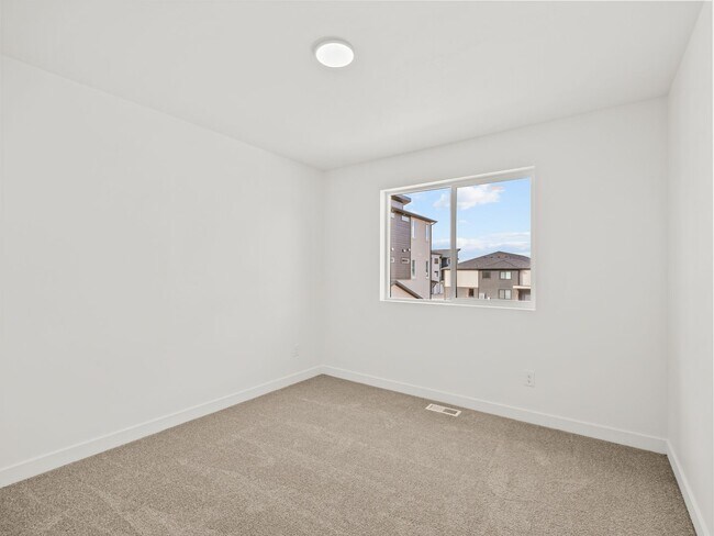 Building Photo - Beautiful 3-bedroom, 2.5-bath townhome