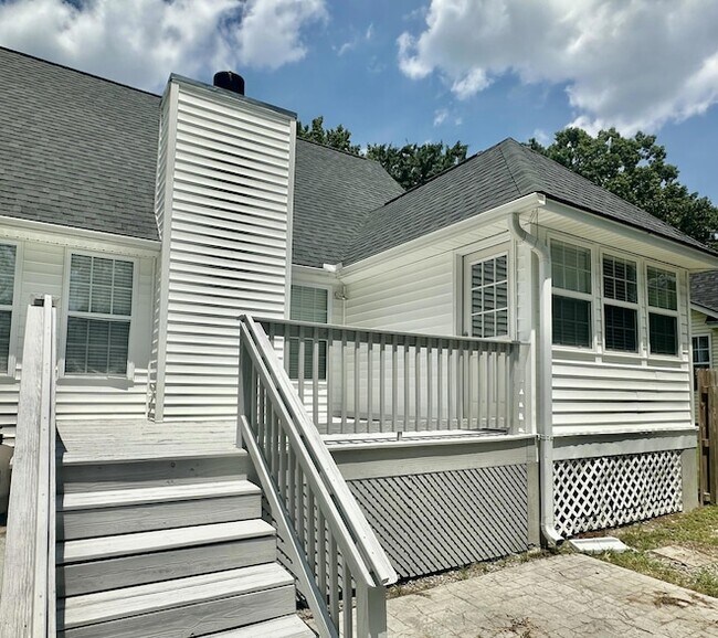 Building Photo - 1178 Pittsford Cir