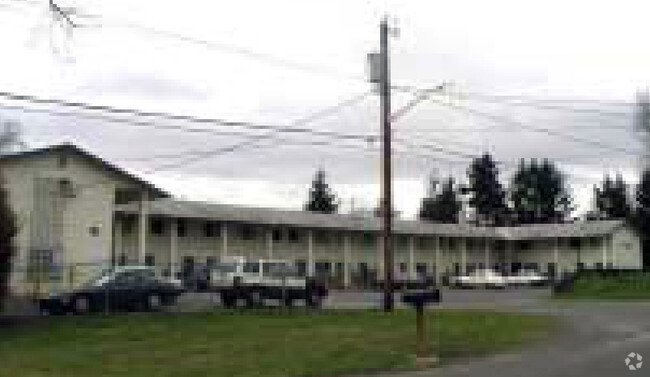 Building Photo - Colonial Court Apartments