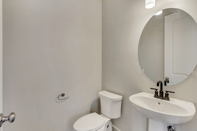 Building Photo - 4 Bedroom 3 Bathroom Home in Eagle Mountain!