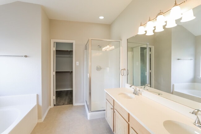 Building Photo - 2036 Forest Meadow Dr