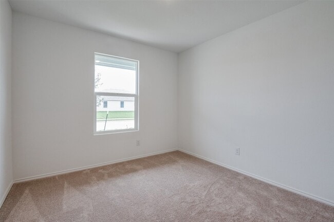 Building Photo - 723 Ponderosa Ln