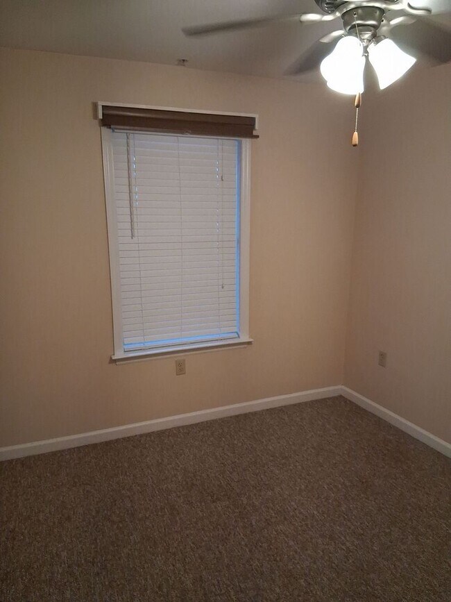 Building Photo - Laurel Station #307 - 3bed/2bath with awesome views of Laurel Avenue! $3350 monthly rent includes...