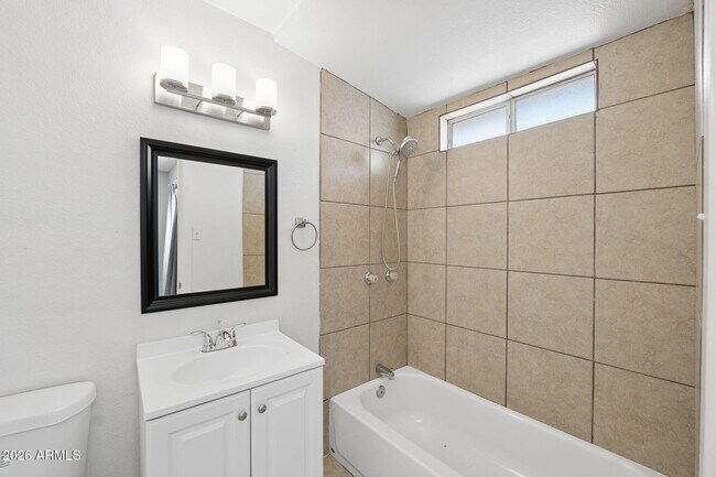 Building Photo - 8137 W Trafalgar Ave