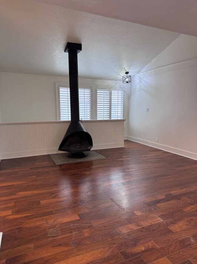 Building Photo - Agoura Hills Townhome | Upgraded + Private 2-Car Garage