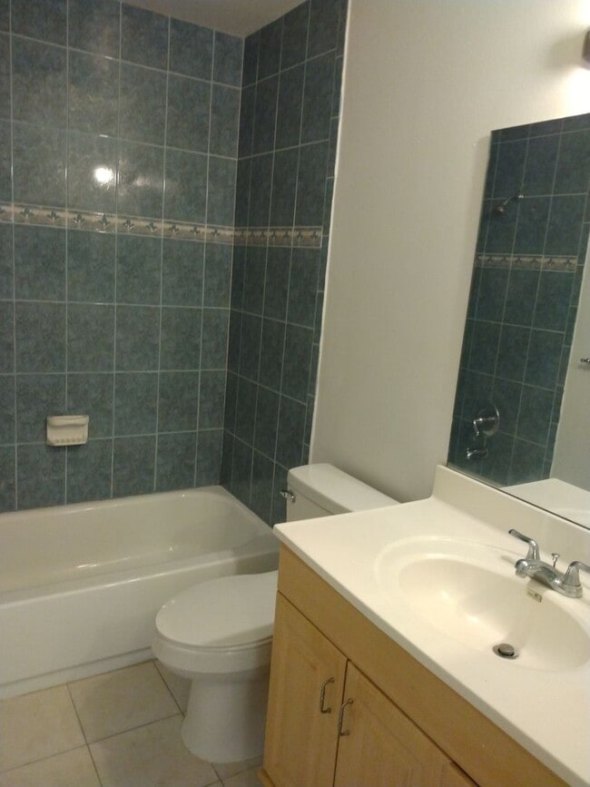 Building Photo - 2 bedroom 2 bathroom adorable house for rent