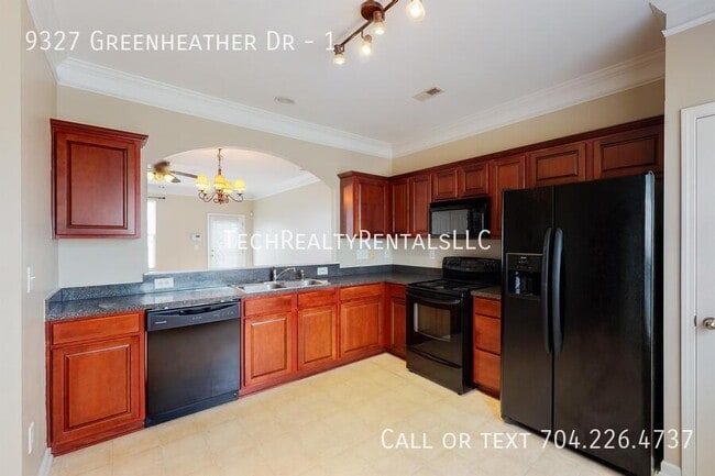 Building Photo - 9327 Greenheather Dr
