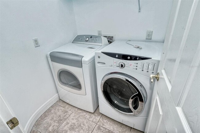 Building Photo - 8363 Miramar Way