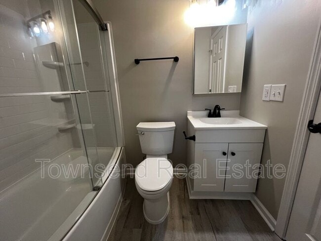 Building Photo - 5850 Century Oaks Dr