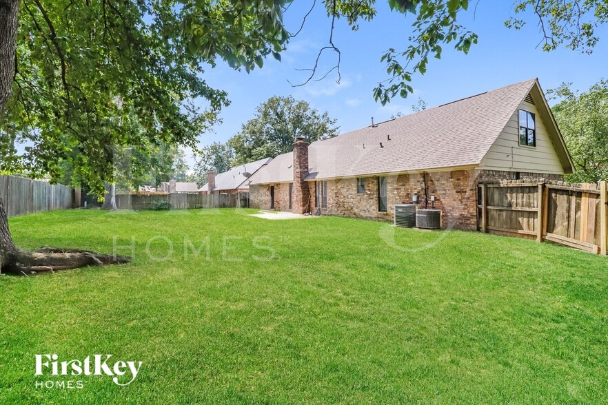Building Photo - 5716 Remsen Ave
