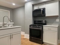 Building Photo - Spacious 4 Bedroom 2 Bathroom Home in Minneapolis!