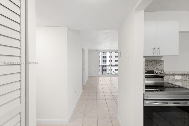 Building Photo - 345 Ocean Dr