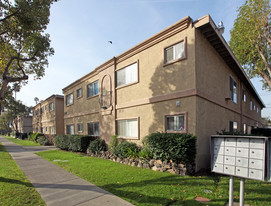 Building Photo - Courtyard Apartments