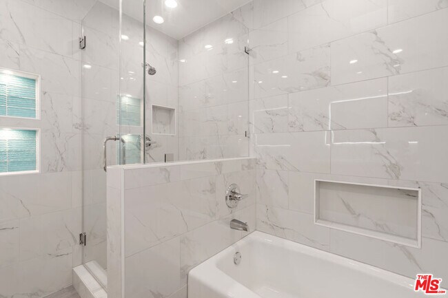 Building Photo - 2541 Stoner Ave