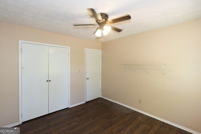 Building Photo - 3720 Sunny Hill Dr