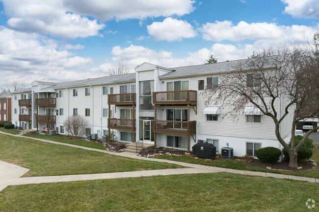Building Photo - Coach House Manor Condominiums