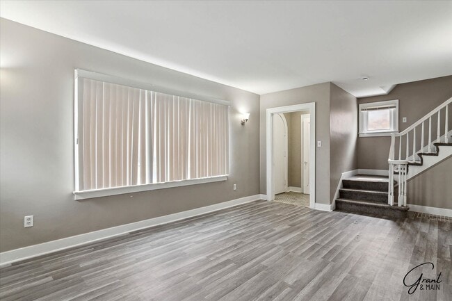Building Photo - $1500 Large 3 bedroom home