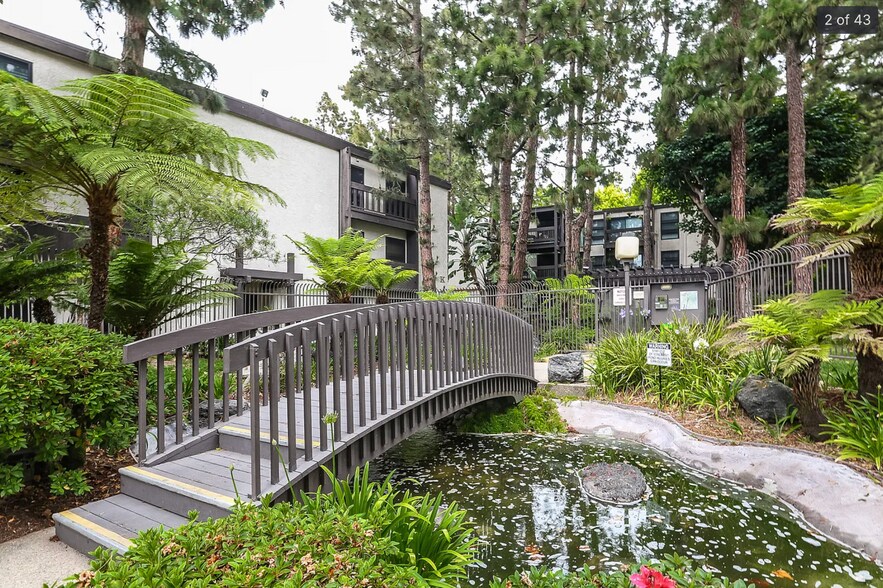 Building Photo - 7777 W 91st St