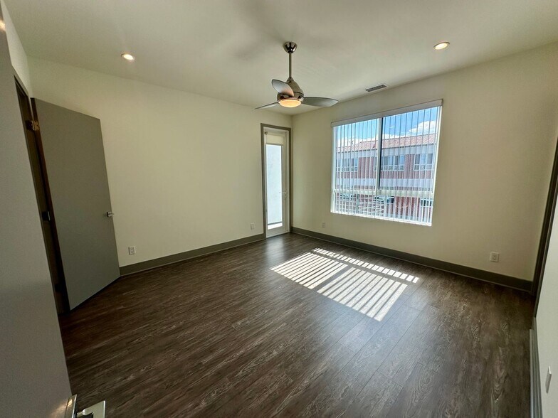 Building Photo - 6548-6550 W 86th Pl