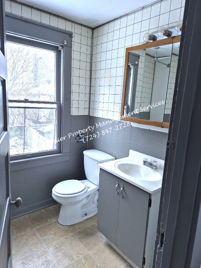 Building Photo - 1305 Irwin St