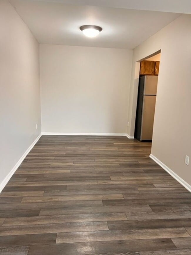 Building Photo - Charming 2-Bedroom, 1-Bathroom Apartment f...