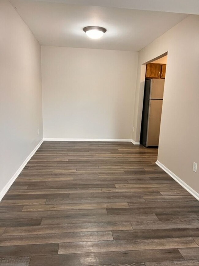 Building Photo - Charming 2-Bedroom, 1-Bathroom Apartment for Rent in Chesterton