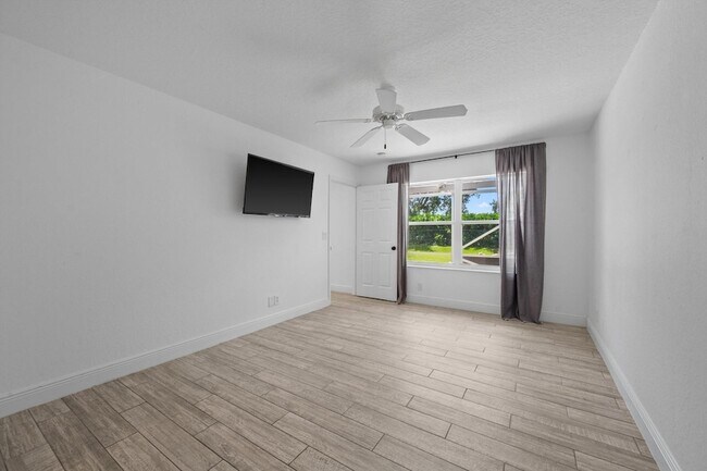 Building Photo - 3800 Miramontes Cir
