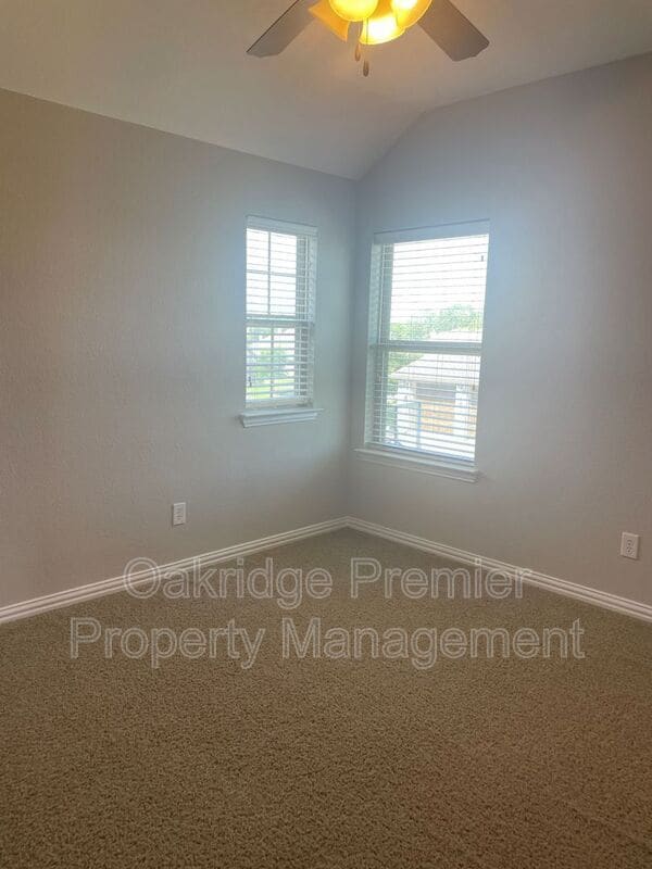 Building Photo - 811 Blue Quail Dr