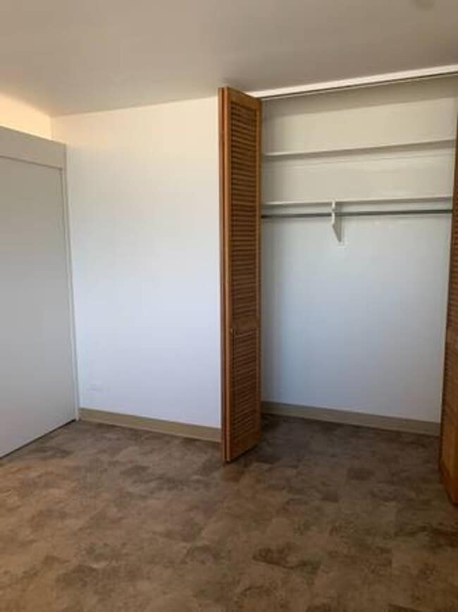 Building Photo - Great Amenities and Great Location!