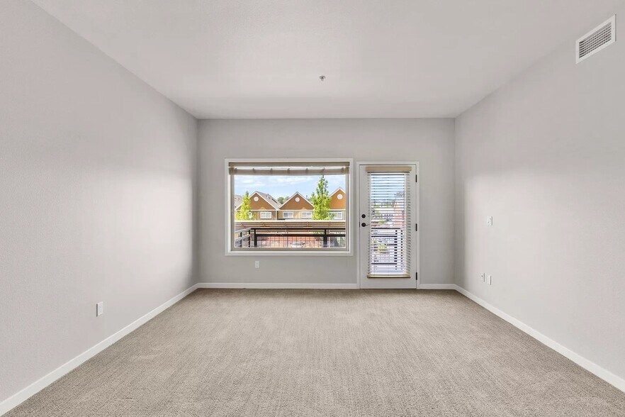 Building Photo - 1127 Broadway St NE