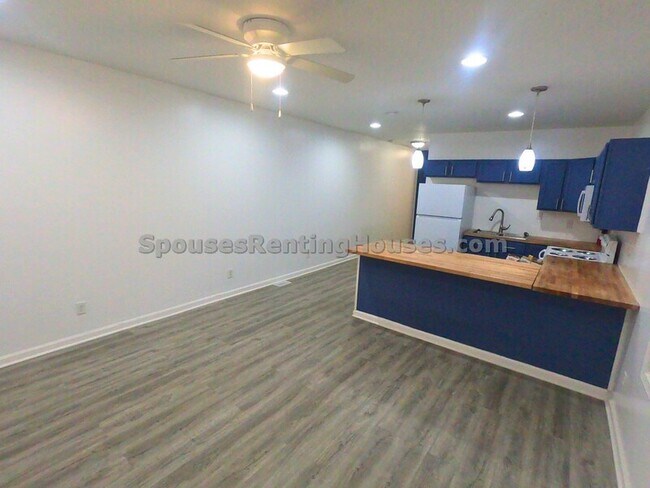 Building Photo - 3708 N Kenwood Ave