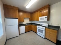 Building Photo - ***REDUCED SECURITY DEPOSIT*** Cottage style  5 bedroom apartment 3 1/2 blocks from campus