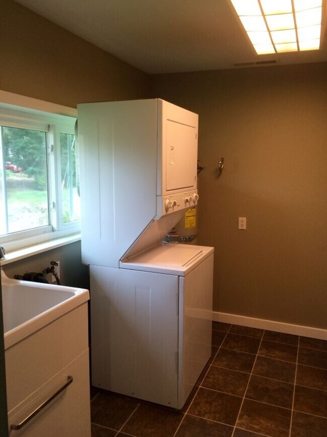 Building Photo - Cozy 2 Bedroom in Bellingham!
